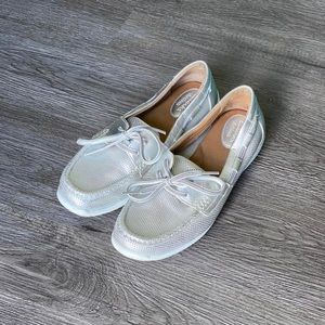 Clarks Artisan leather boat shoes • Women’s size 7.5 • metallic silver